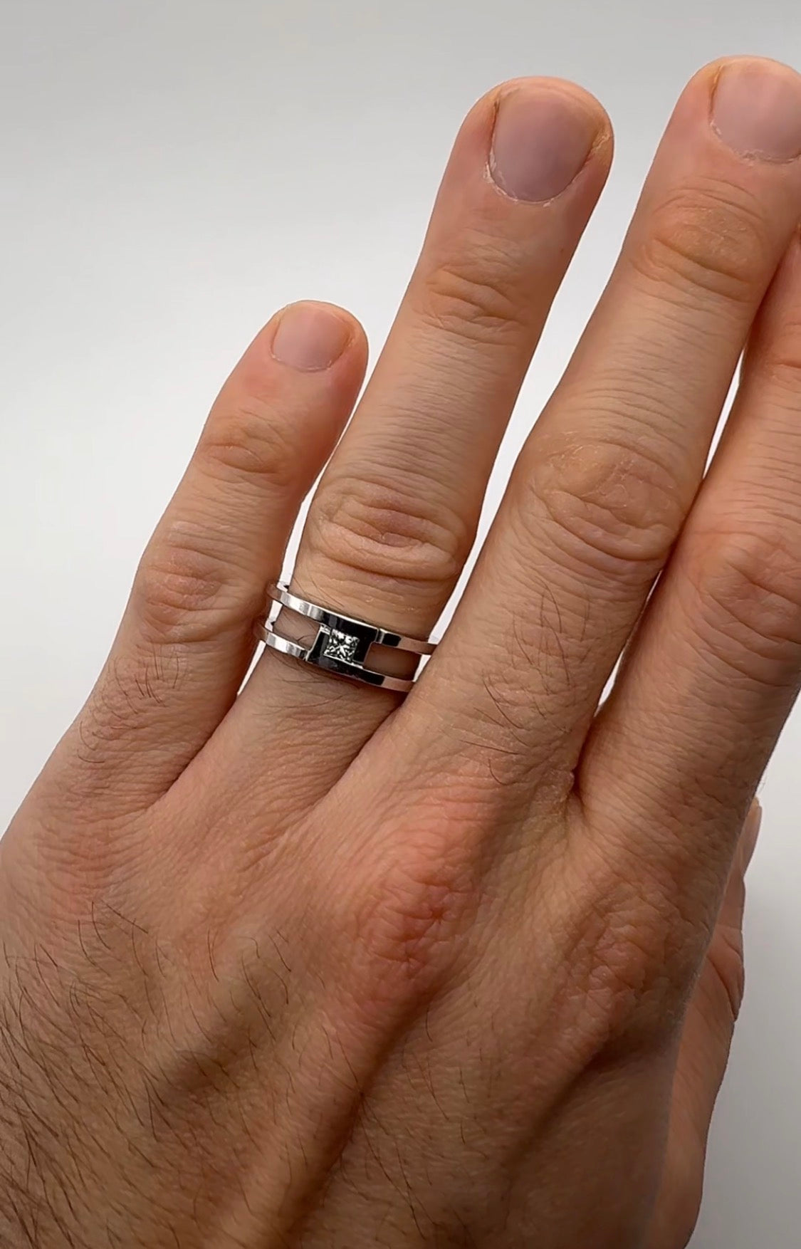 Modern Men’s Ring with Natural Diamond