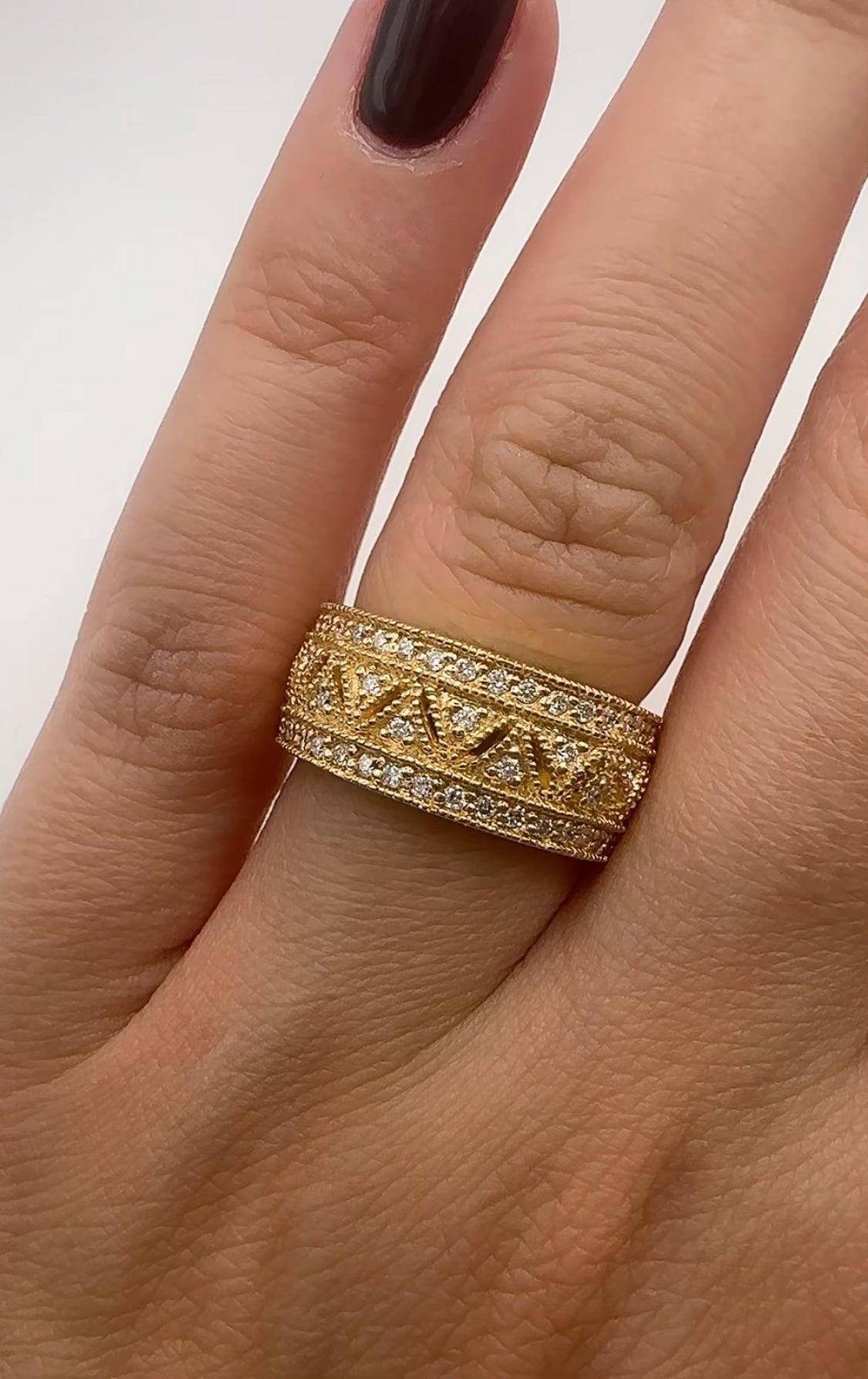 Vintage Yellow Gold Ring with Natural Diamonds