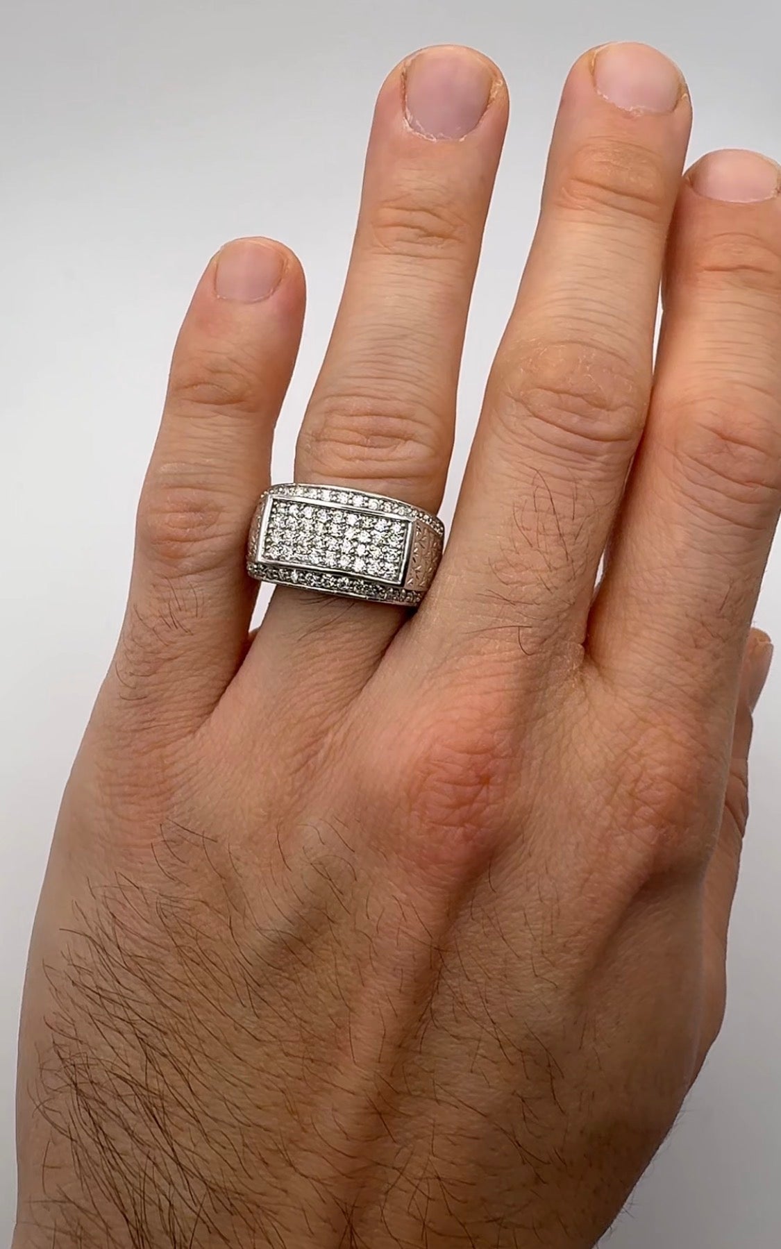 Luxury Men’s Diamond Ring
