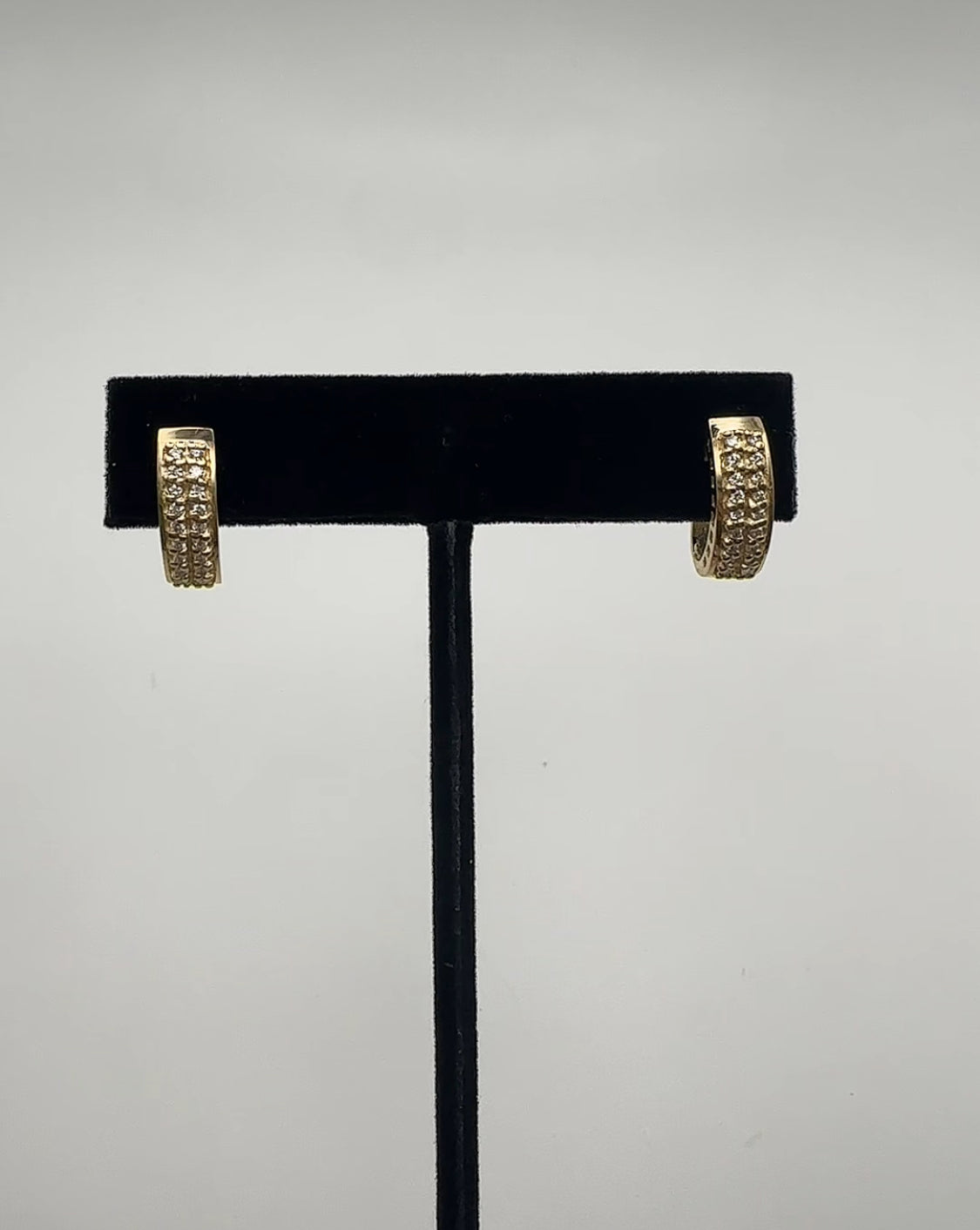 Gold and Diamond Dangle Earring