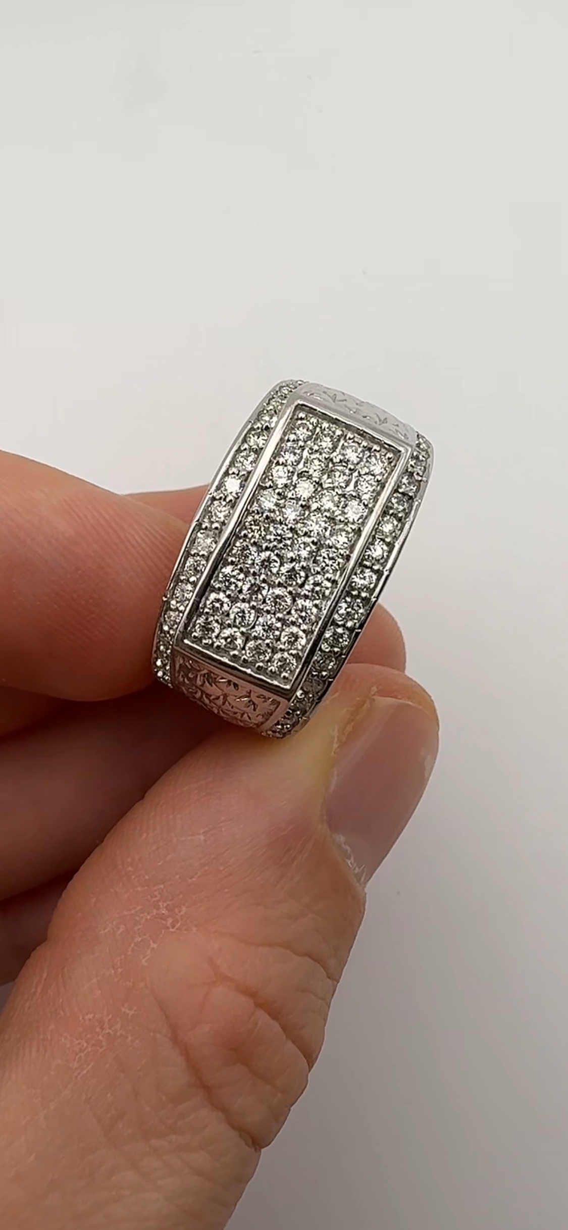 Luxury Men’s Diamond Ring