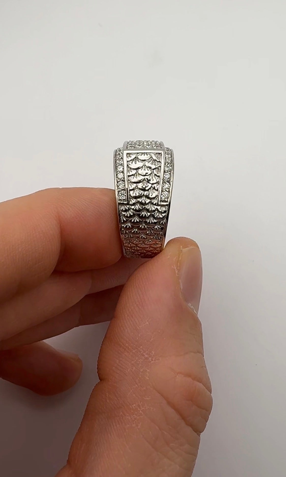 Luxury Men’s Diamond Ring