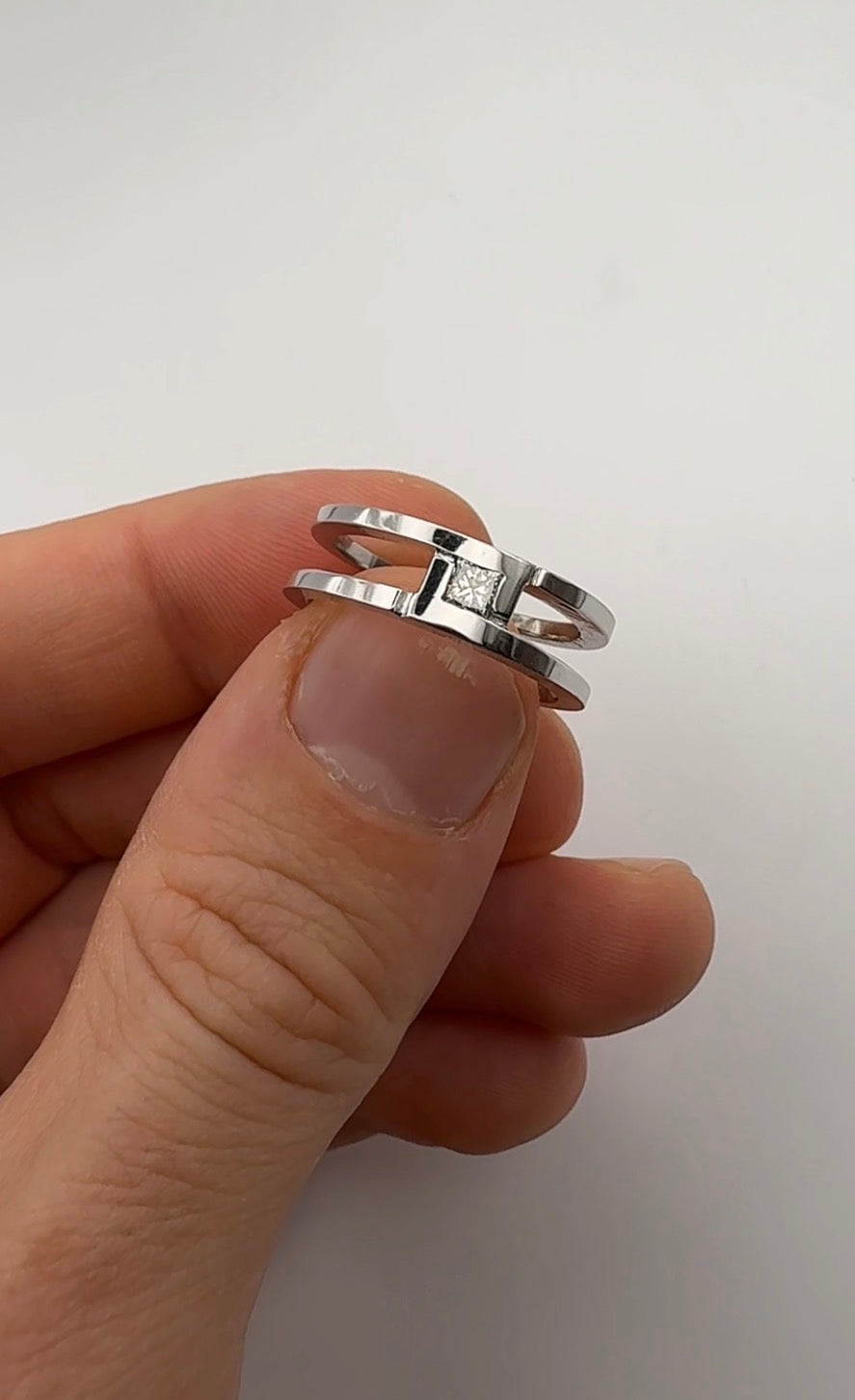 Modern Men’s Ring with Natural Diamond