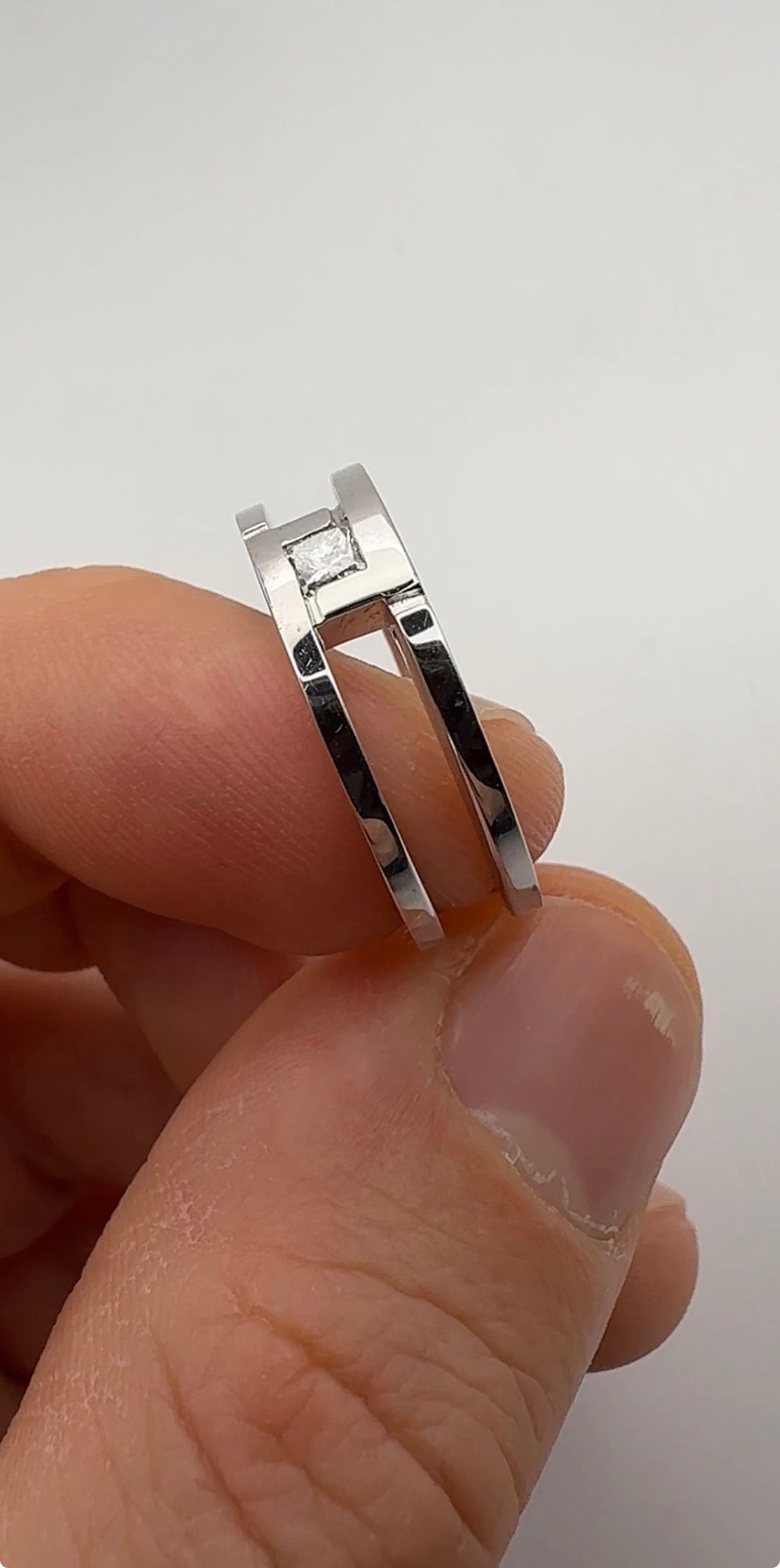 Modern Men’s Ring with Natural Diamond