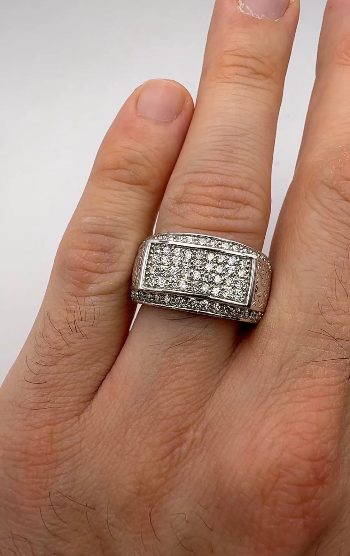 Luxury Men’s Diamond Ring