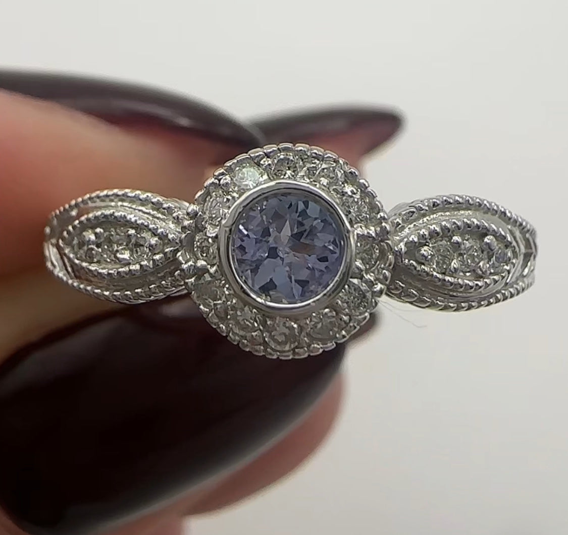Beautiful Vintage Ring with Tanzanite Center Stone