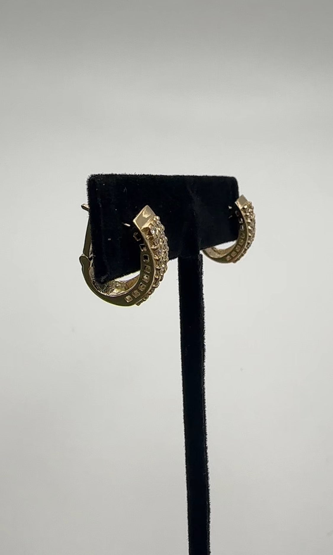 Gold and Diamond Dangle Earring