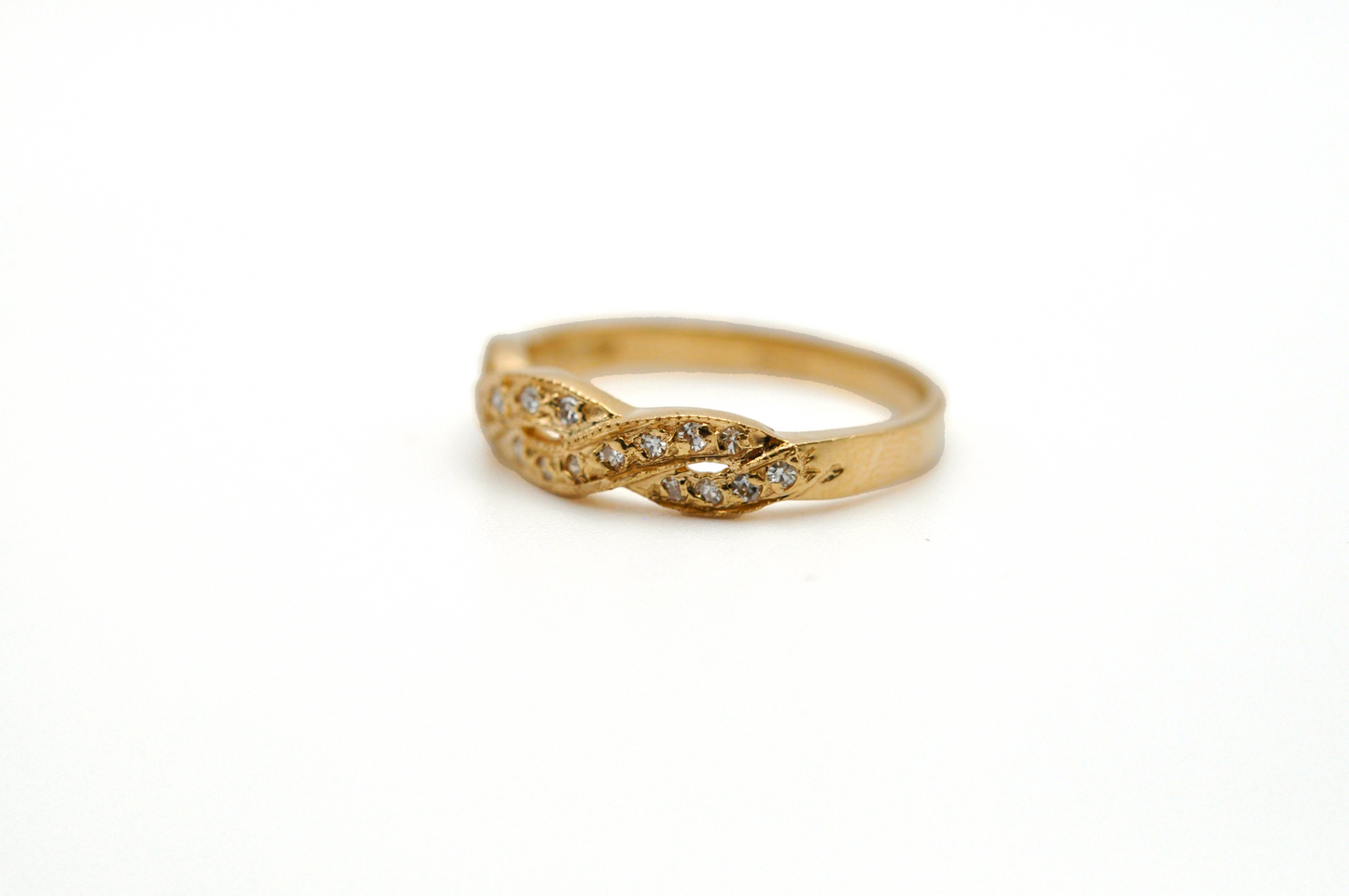 Yellow Gold Twist Ring with Diamonds
