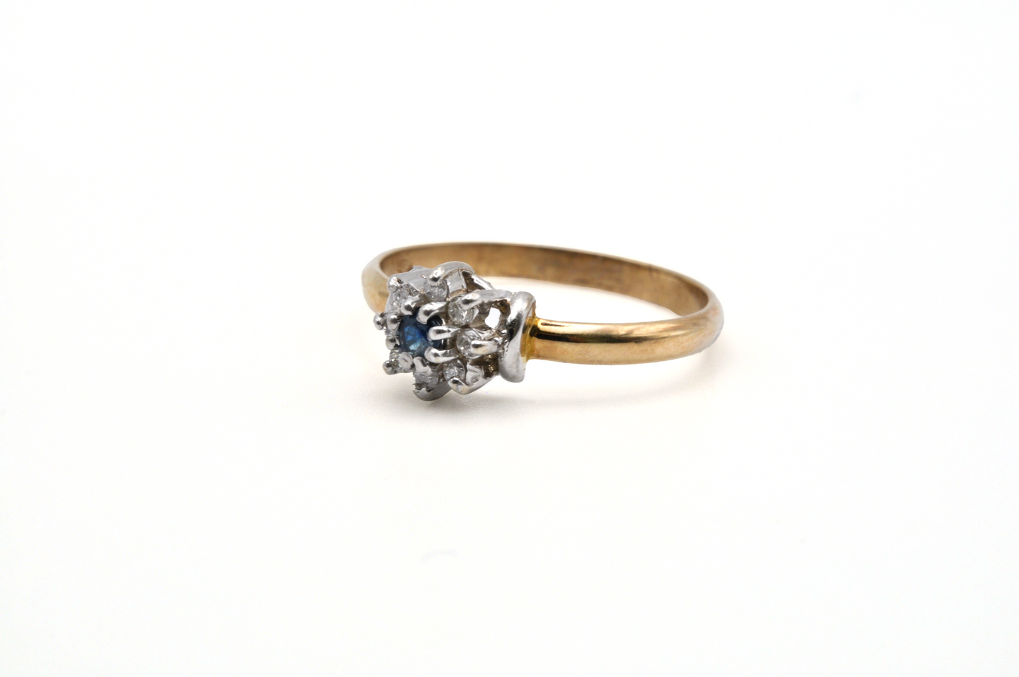 Yellow Gold Ring with Diamonds Surrounding a Blue Sapphire Center Stone