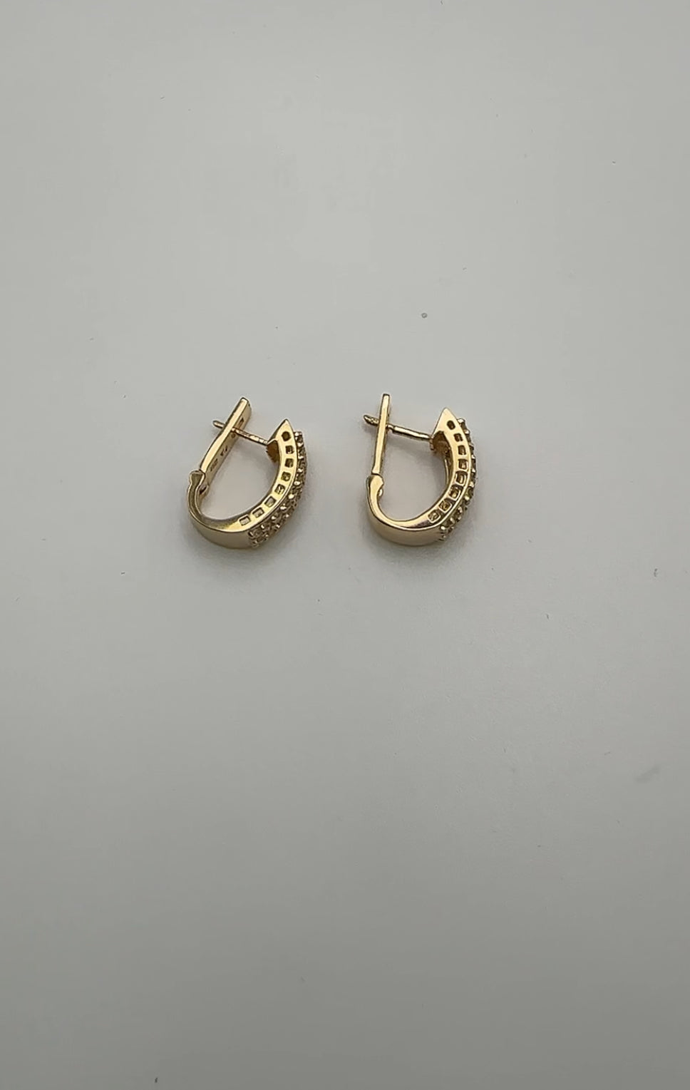 Gold and Diamond Dangle Earring
